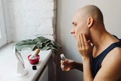 Tônico masculino: como usar tônico masculino para pele saudável