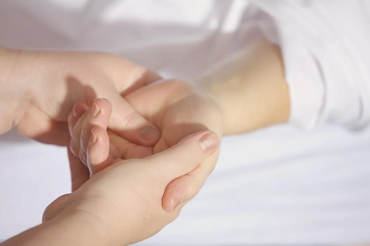 hands, massage, treatment, fingers, palm, hand massage, massaging, hand, wrist, masseuse, physiotherapy, therapy, relax, relaxation, recovery, wellness, health,